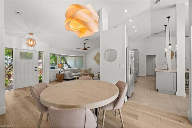 2476 River Reach DR, Naples, FL 34104