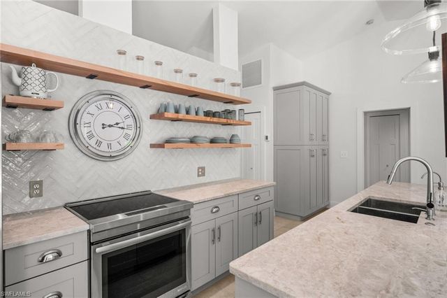 2476 River Reach DR, Naples, FL 34104