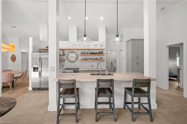 2476 River Reach DR, Naples, FL 34104