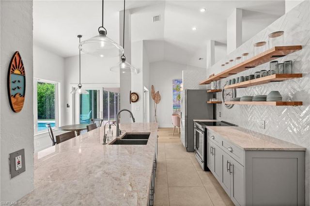 2476 River Reach DR, Naples, FL 34104