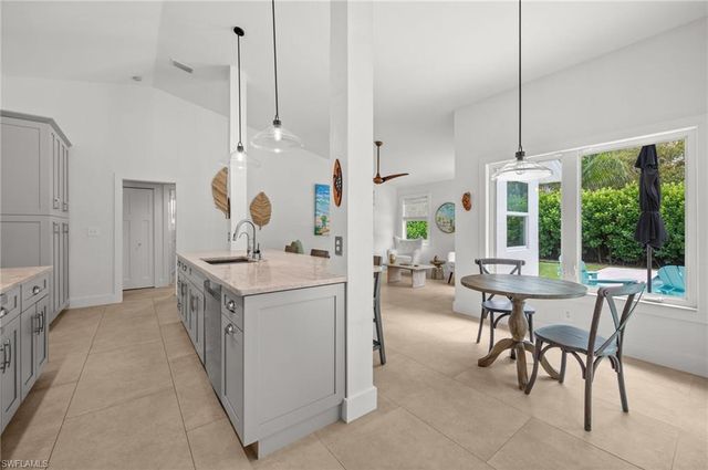 2476 River Reach DR, Naples, FL 34104