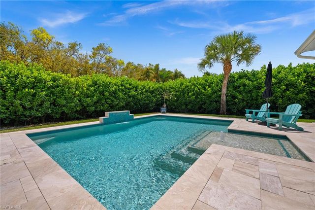 2476 River Reach DR, Naples, FL 34104