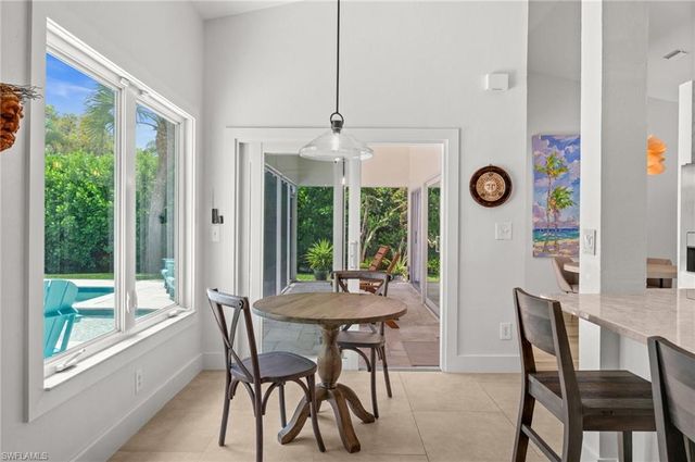 2476 River Reach DR, Naples, FL 34104