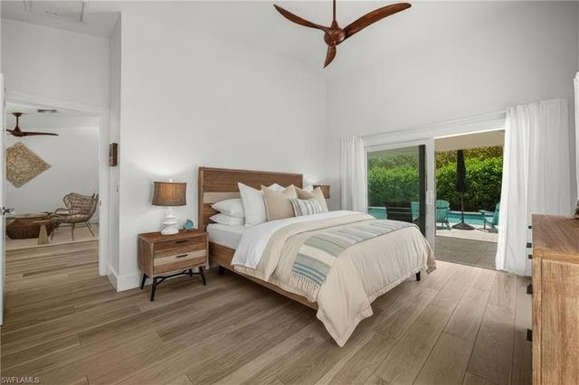 2476 River Reach DR, Naples, FL 34104