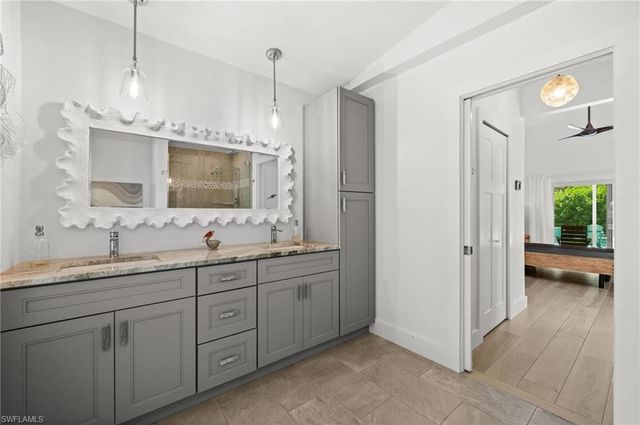 2476 River Reach DR, Naples, FL 34104