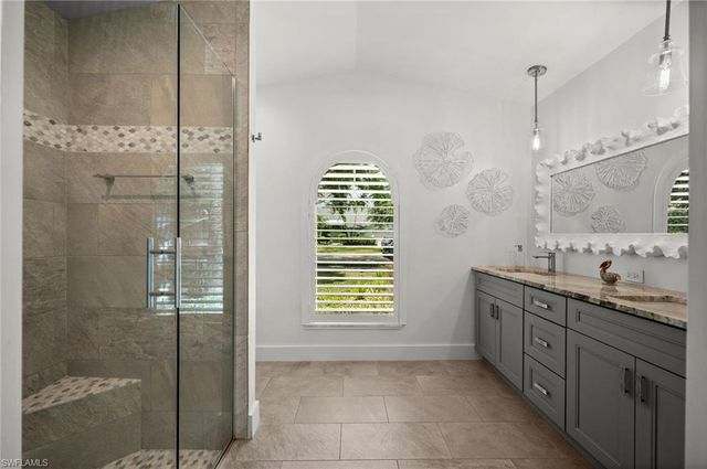 2476 River Reach DR, Naples, FL 34104