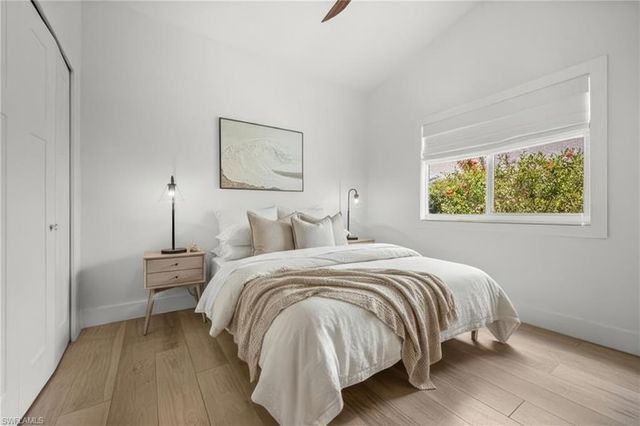 2476 River Reach DR, Naples, FL 34104