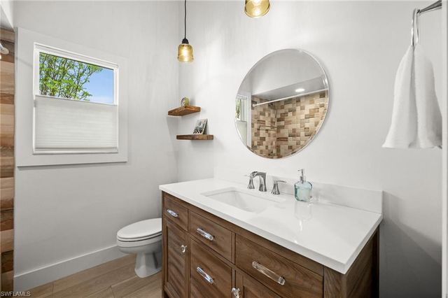 2476 River Reach DR, Naples, FL 34104