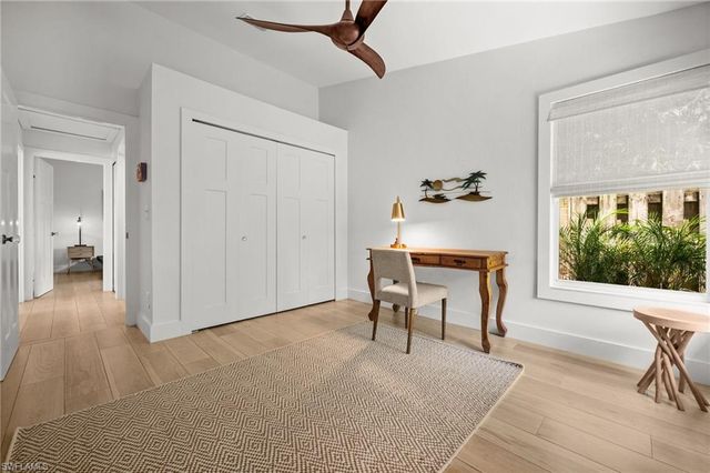 2476 River Reach DR, Naples, FL 34104