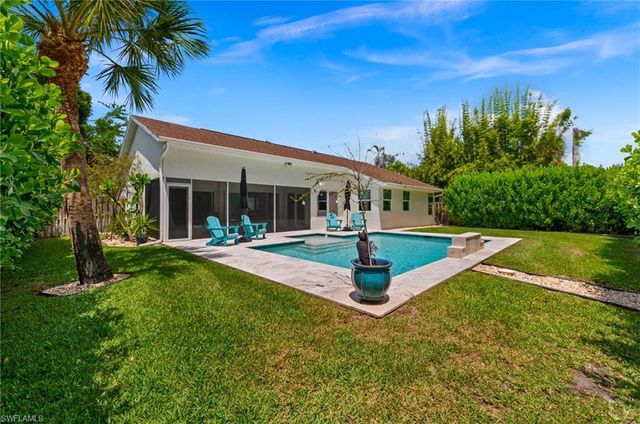 2476 River Reach DR, Naples, FL 34104