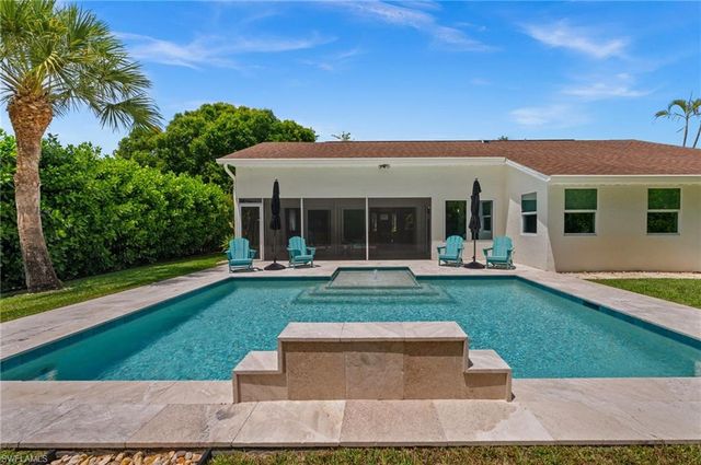 2476 River Reach DR, Naples, FL 34104