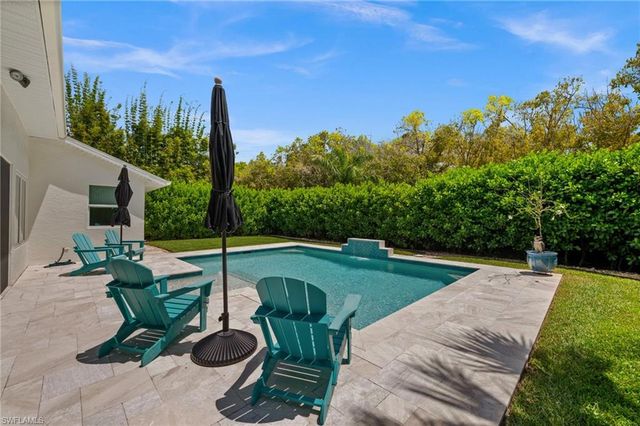 2476 River Reach DR, Naples, FL 34104