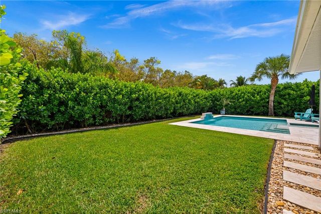 2476 River Reach DR, Naples, FL 34104