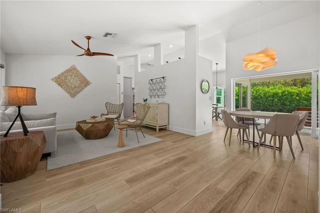 2476 River Reach DR, Naples, FL 34104