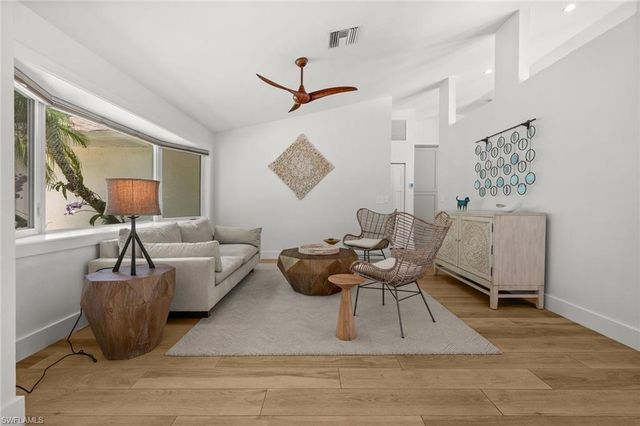 2476 River Reach DR, Naples, FL 34104