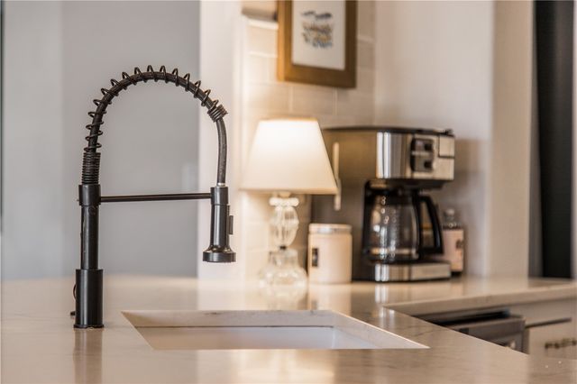 6410 S 35th Street, Rogers, AR 72758