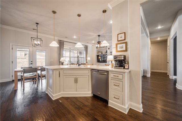 6410 S 35th Street, Rogers, AR 72758