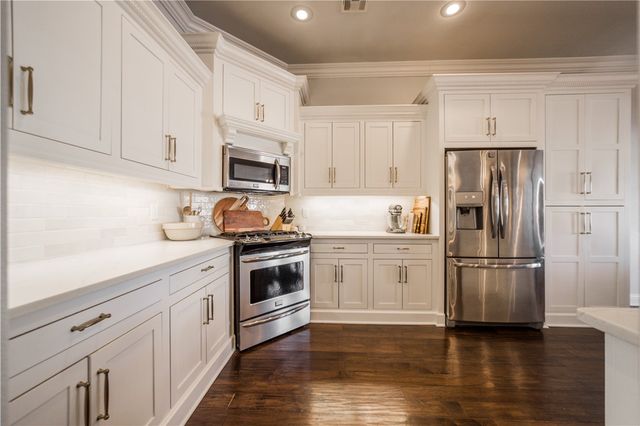 6410 S 35th Street, Rogers, AR 72758