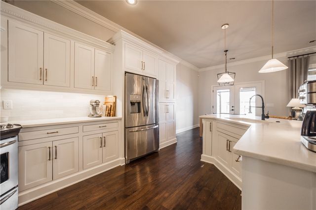 6410 S 35th Street, Rogers, AR 72758