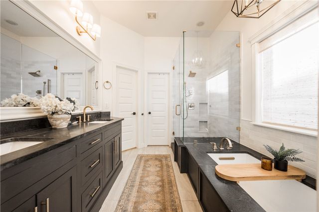 6410 S 35th Street, Rogers, AR 72758