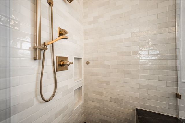 6410 S 35th Street, Rogers, AR 72758