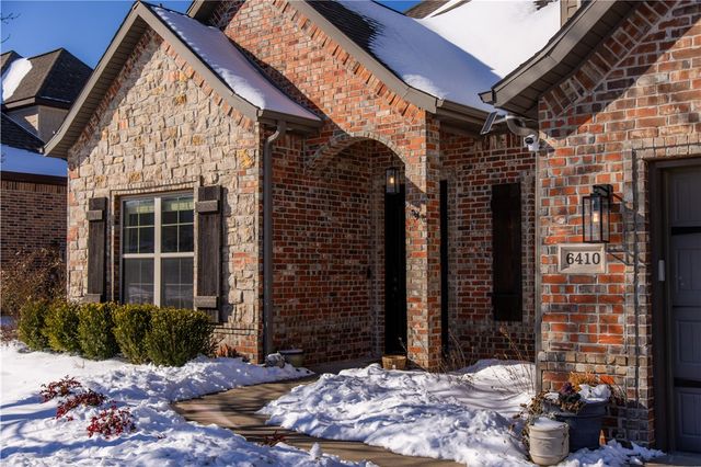 6410 S 35th Street, Rogers, AR 72758