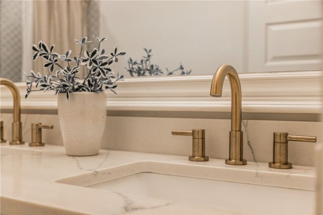 6410 S 35th Street, Rogers, AR 72758