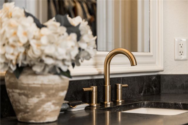 6410 S 35th Street, Rogers, AR 72758