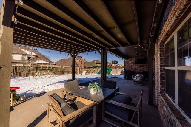 6410 S 35th Street, Rogers, AR 72758