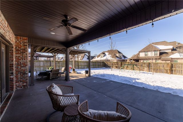 6410 S 35th Street, Rogers, AR 72758