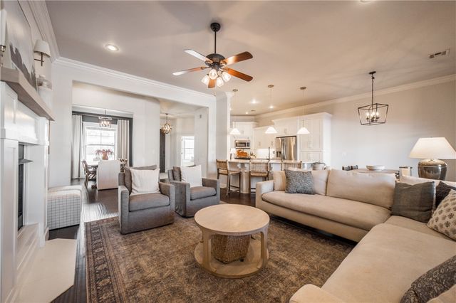 6410 S 35th Street, Rogers, AR 72758