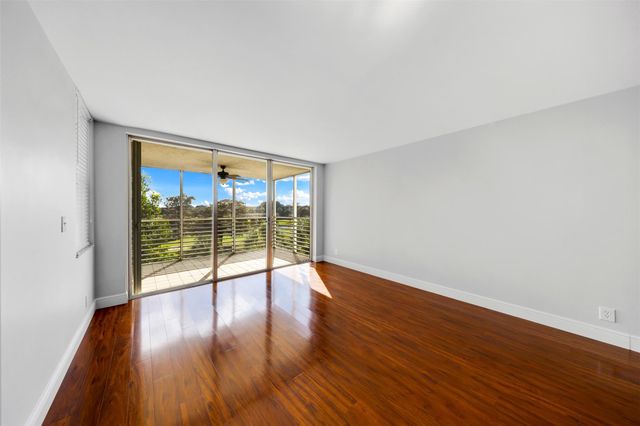 3520 Oaks Way 406, Pompano Beach, FL 33069