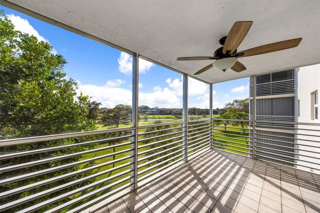 3520 Oaks Way 406, Pompano Beach, FL 33069