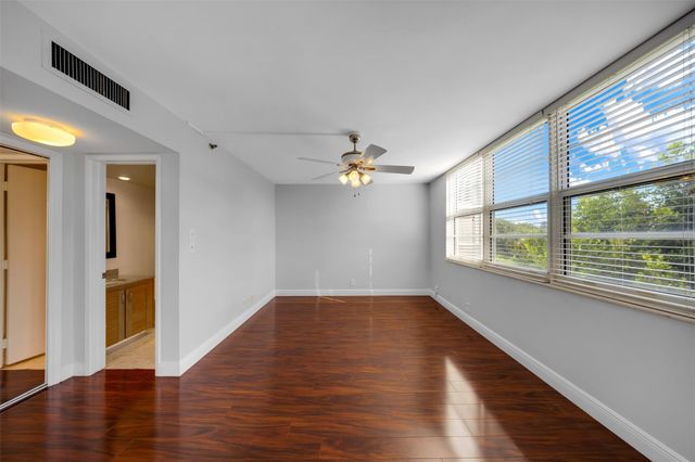 3520 Oaks Way 406, Pompano Beach, FL 33069