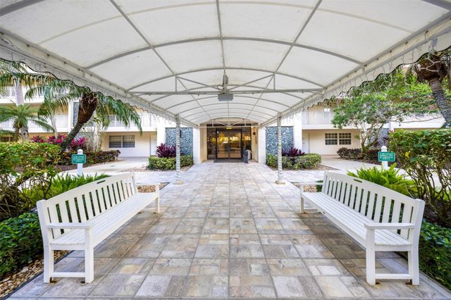 3520 Oaks Way 406, Pompano Beach, FL 33069