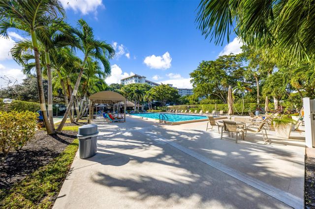 3520 Oaks Way 406, Pompano Beach, FL 33069