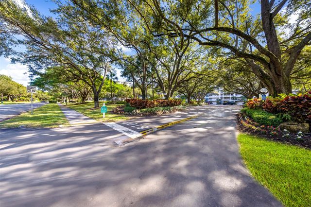 3520 Oaks Way 406, Pompano Beach, FL 33069