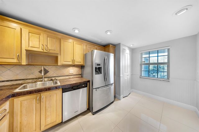 3520 Oaks Way 406, Pompano Beach, FL 33069