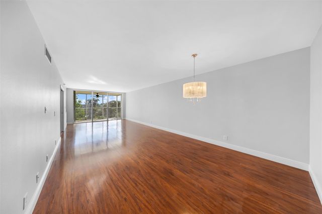 3520 Oaks Way 406, Pompano Beach, FL 33069