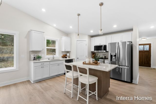 1577 N Village Circle, Kalamazoo, MI 49009