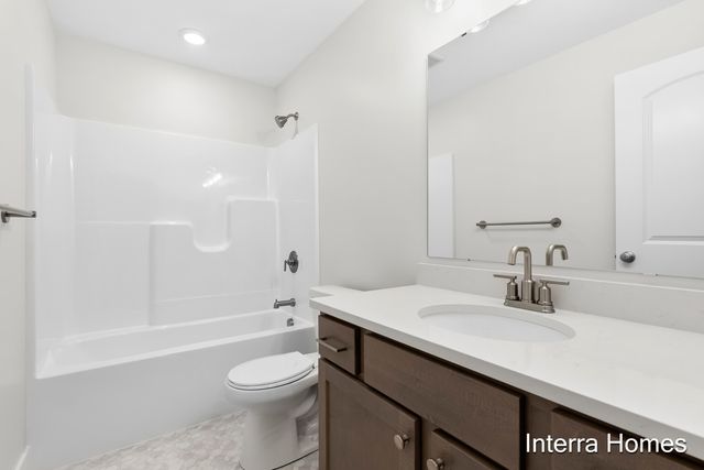 1577 N Village Circle, Kalamazoo, MI 49009
