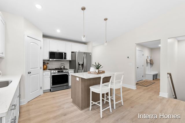 1577 N Village Circle, Kalamazoo, MI 49009