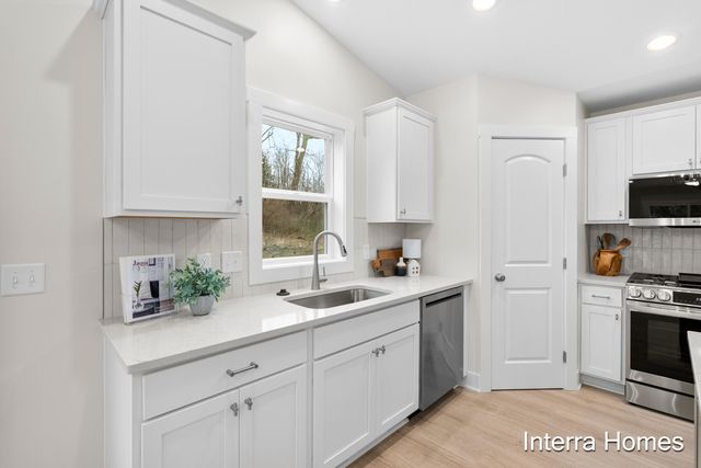 1577 N Village Circle, Kalamazoo, MI 49009