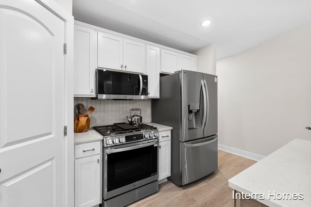 1577 N Village Circle, Kalamazoo, MI 49009