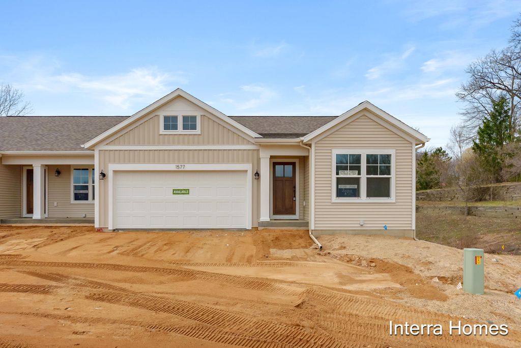 1577 N Village Circle, Kalamazoo, MI 49009