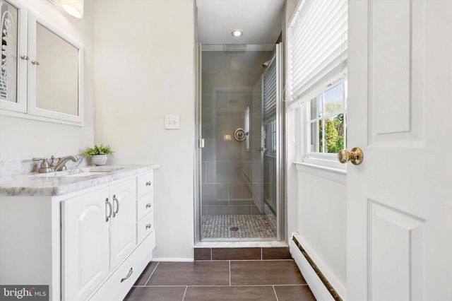 18 GLENN CIR, Glenside, PA 19038
