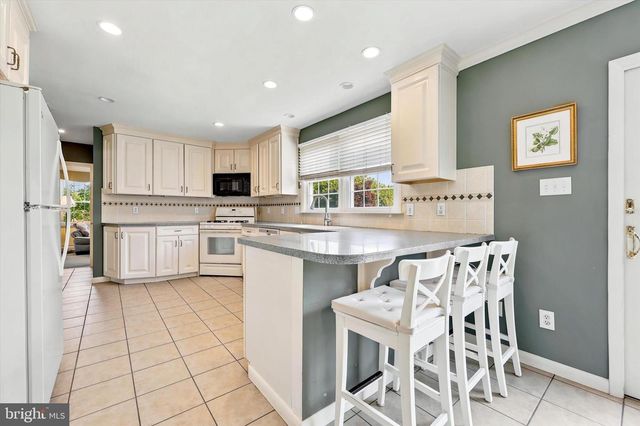 18 GLENN CIR, Glenside, PA 19038