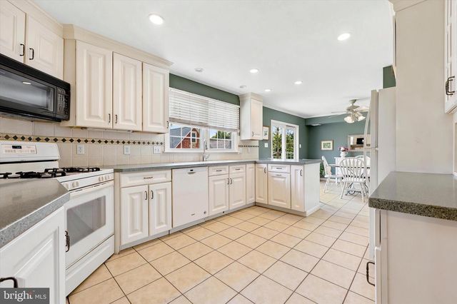 18 GLENN CIR, Glenside, PA 19038