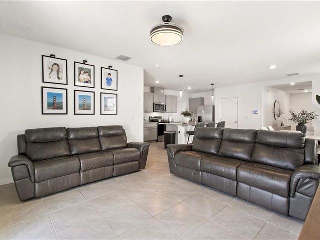 1157 CASCADES AVENUE, Davenport, FL 33837