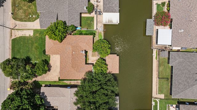 706 Tahiti Drive, Granbury, TX 76048